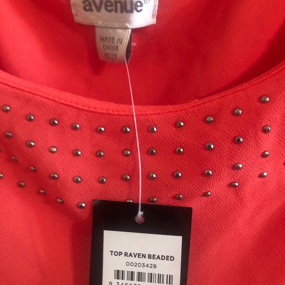 Cute top! - Picture 3 of 4